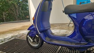 Vespa ET2 50cc: ¡Scooter Azul!
