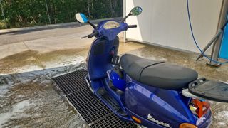 Vespa ET2 50cc: ¡Scooter Azul!