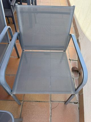 Mesa , sillon grande y 2 sillas jardín - Gris