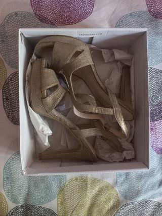 Sandalias Paréntesis doradas