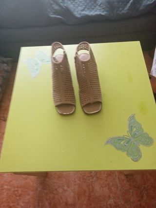 Sandalias beige verano
