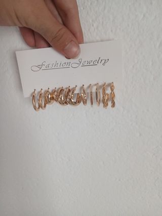 12 Pendientes  Dorados