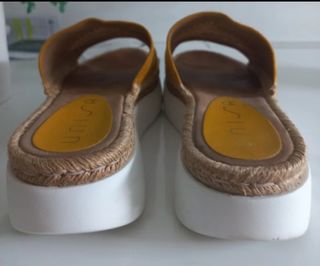 LOTE 2 calzados Sandalias Unisa amarillas  Y depor