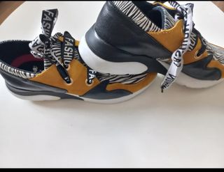 LOTE 2 calzados Sandalias Unisa amarillas  Y depor