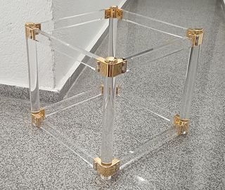 Mesa metacrilato dorada
