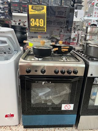 Cocina Indesit mixta gas-eléctrica 