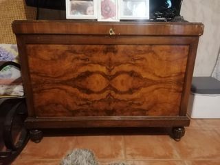 Baúl antiguo de madera
