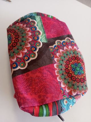 Auténtico 
Neceser Desigual multicolor