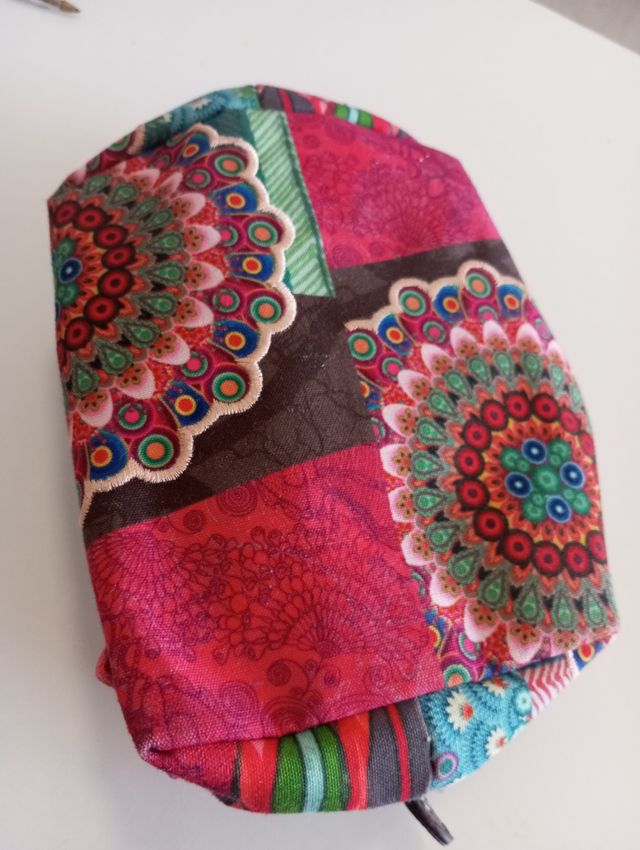 Auténtico  Neceser Desigual multicolor