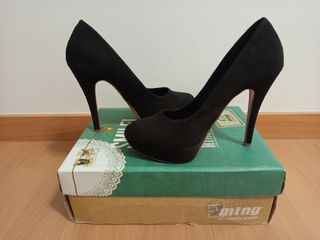 Tacones negros Mustang