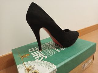 Tacones negros Mustang