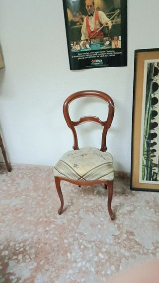 Silla madera estilo antiguo