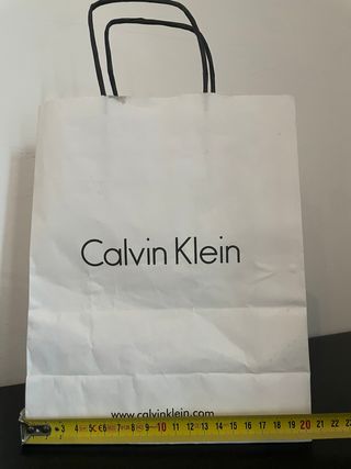 Bolsa Calvin Klein blanca – compacta – 20x25 aprox