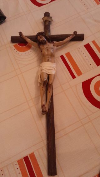 Crucifijo antiguo de madera