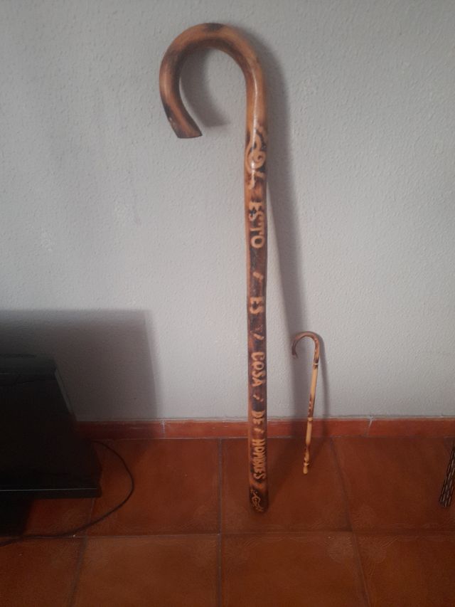 -2 Horcas
-2Bastón 1tayado
-2garrote con lema.1niñ