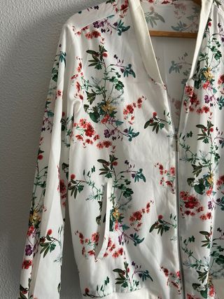 Bomber floral blanco