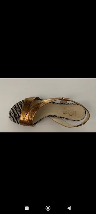 Sandalias Kess doradas