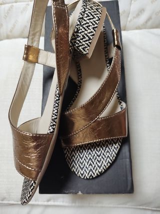 Sandalias Kess doradas