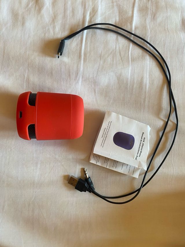 Altavoz rojo portátil