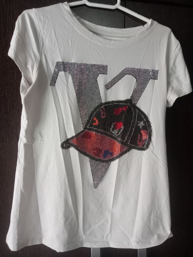 Camiseta blanca con pedreria