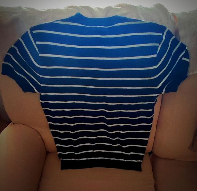 Suéter verano a rayas azul marino
