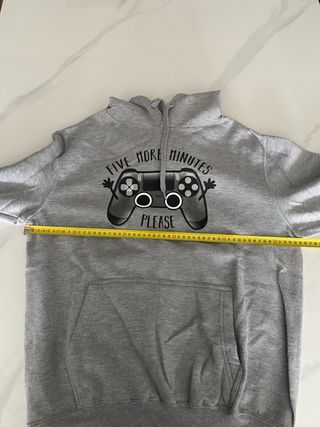 Sudadera gris con capucha