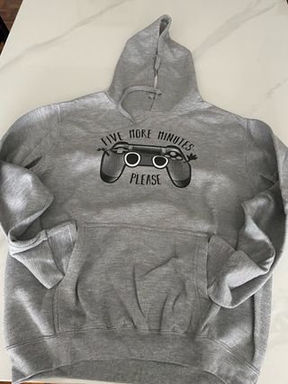 Sudadera gris con capucha