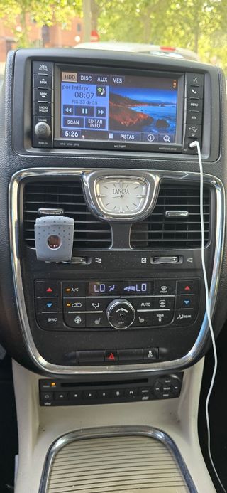 Lancia Voyager 2012