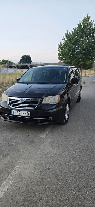 Lancia Voyager 2012