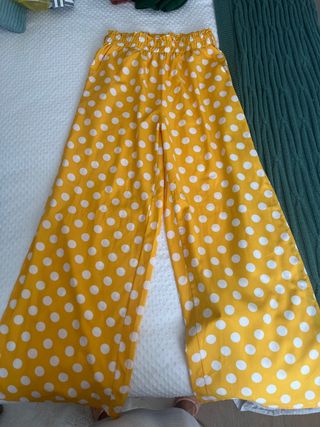 Pantalones amarillos lunares