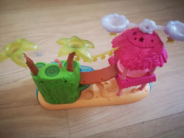 Casa Hatchimals Selva con luces y música