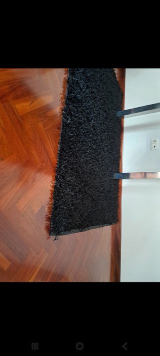 Alfombra negra shaggy