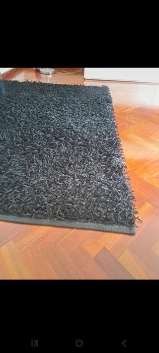 Alfombra negra shaggy