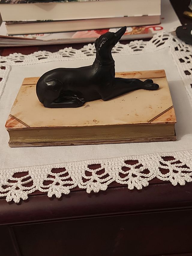 Pisa-Papéis Vintage - Cão em Livro Antigo