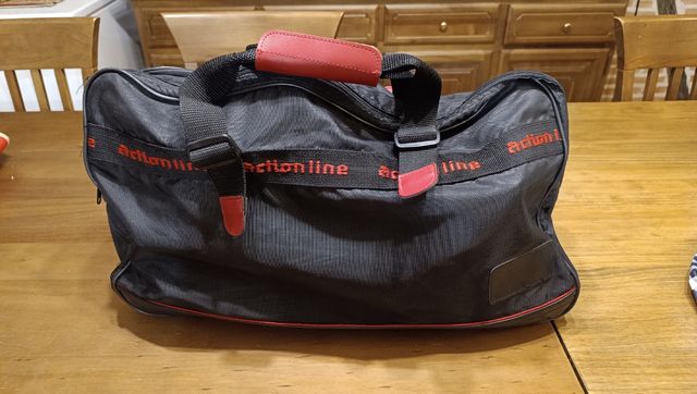 Bolsa de viaje Action Line negra y roja
