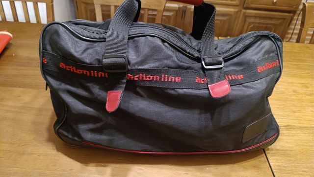 Bolsa de viaje Action Line negra y roja