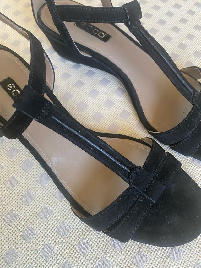 Sandalias ECCO negras usadas