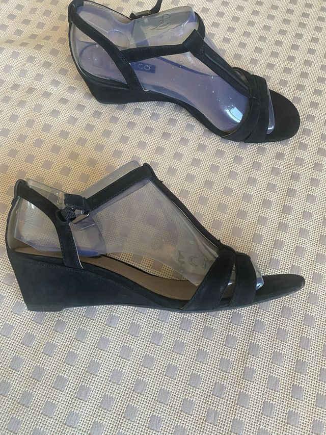 Sandalias ECCO negras usadas