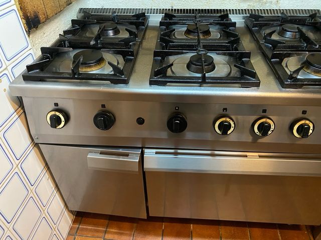 Cocina industrial Alberinox gas 6 fuegos y horno