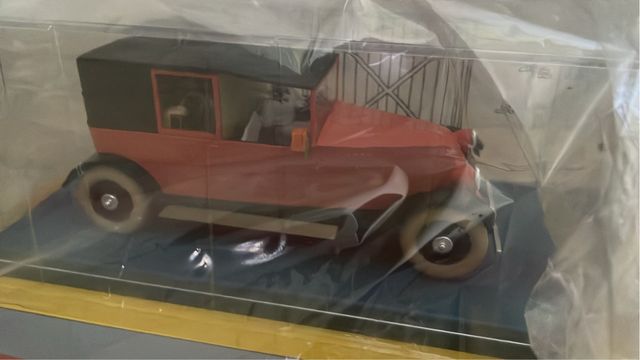 Taxi rojo Tintín 1/24