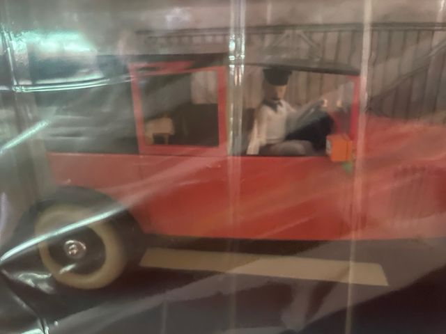 Taxi rojo Tintín 1/24