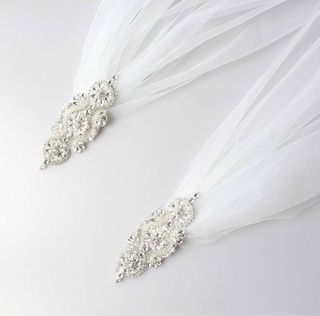 Capa de novia con pedrería – NUEVA, impecable