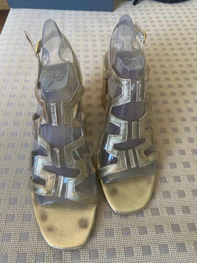 Sandalias doradas tacón grueso