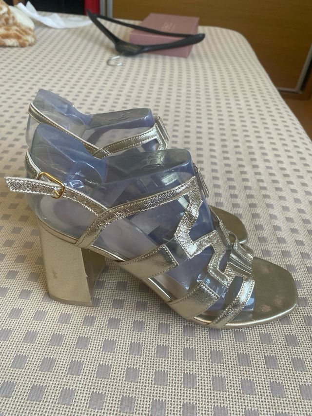 Sandalias doradas tacón grueso