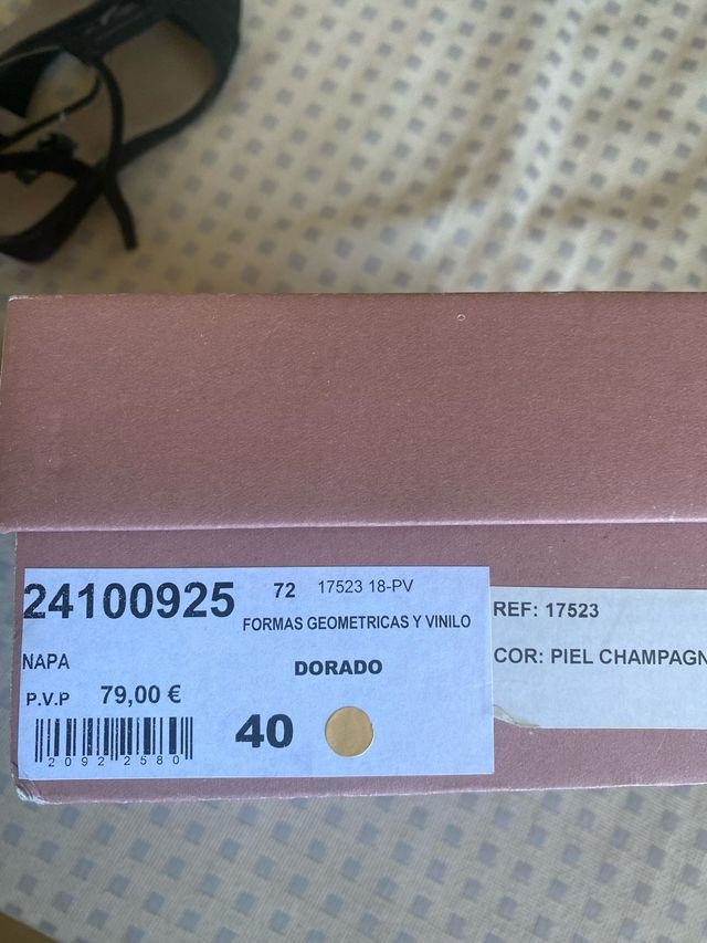 Sandalias doradas tacón grueso