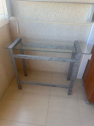 Mesa cristal metal gris plata envejecida.