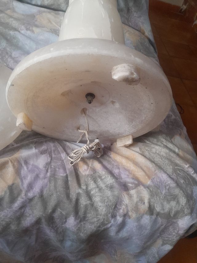 Pie mármol blanco tallado que se puede iluminar 