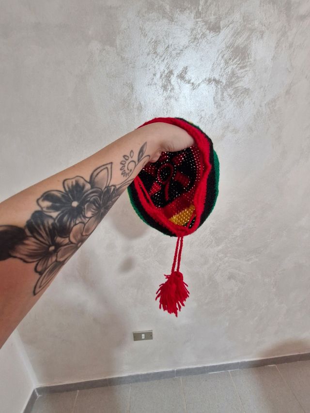 Cappello all'uncinetto reggae