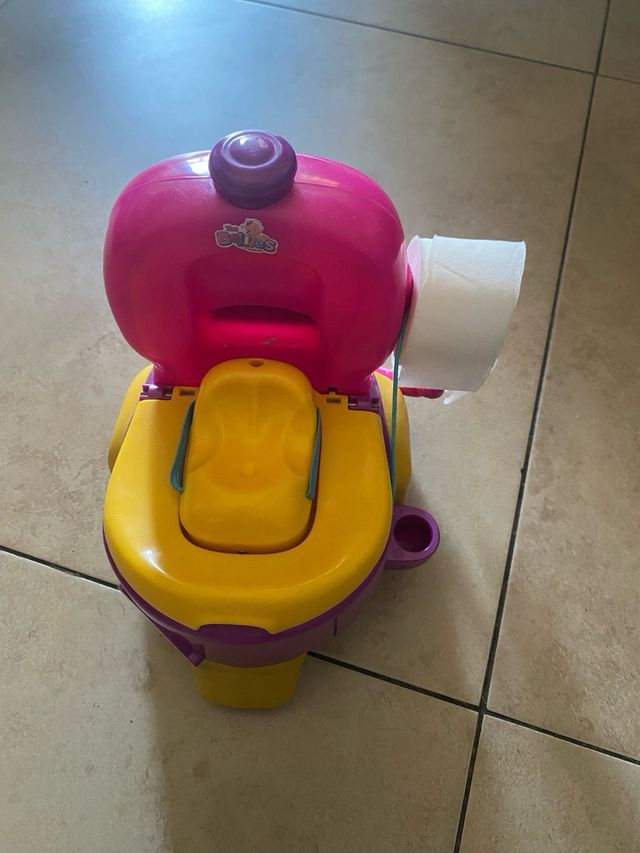 Muñeca Bellies + inodoro