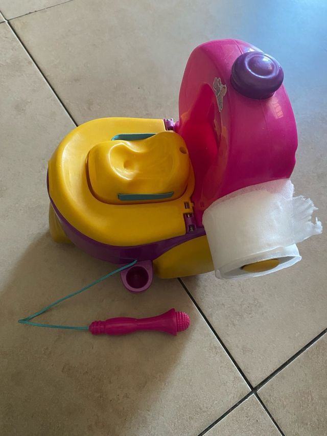 Muñeca Bellies + inodoro